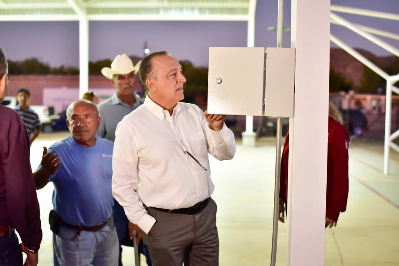 Antonio Menéndez en gira de trabajo por zona rural de Ahome, Sin.