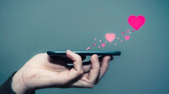 Si este San Valentín buscarás pareja por medio de una app ‘romántica’, sigue estos 4 consejos