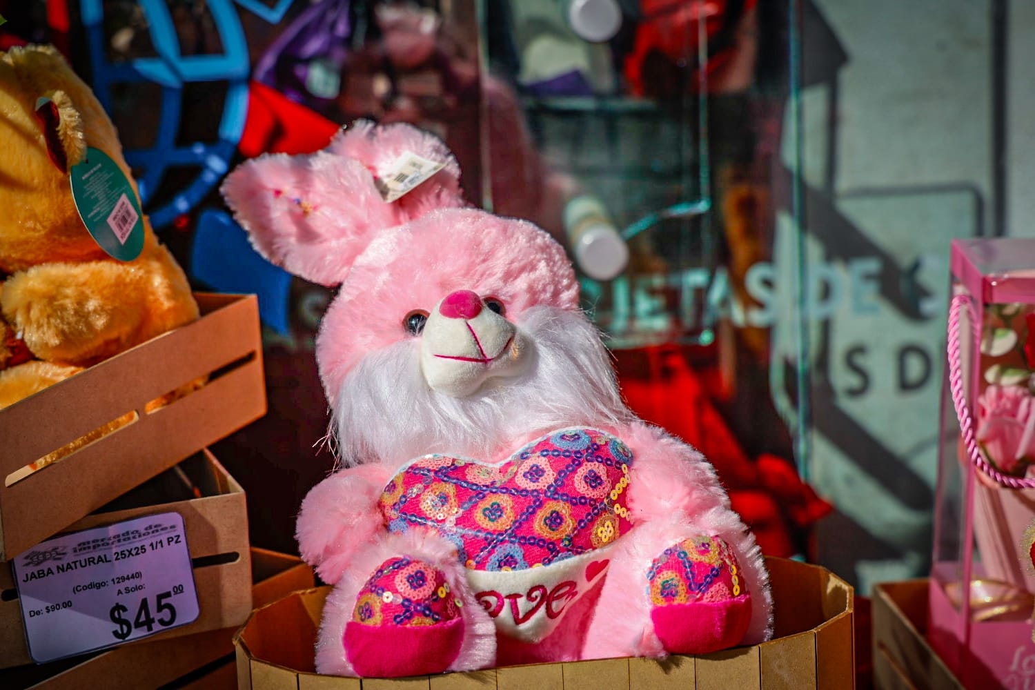 Peluche alusivo al Día de San Valentín de venta en el Centro de Culiacán