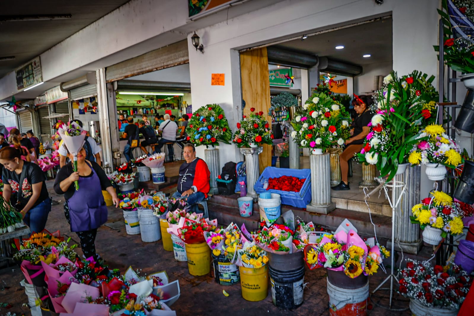 Arreglos de flores de venta en el Centro de Culiacán