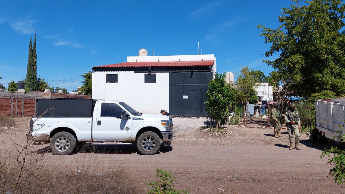 asegura fge dos camionetas con blindaje artesanal tras cateo en guamuchil sin