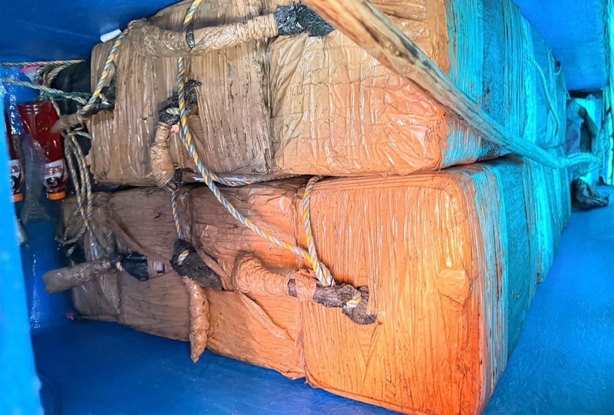 Aseguramiento de semisumergible con toneladas de cocaína en Colima