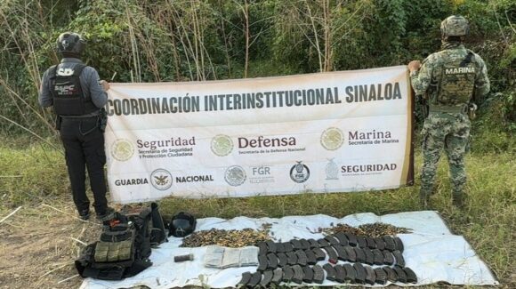 ¡Hasta un artefacto explosivo! En El Verde, Concordia, Sinaloa, aseguran arsenal y equipo táctico