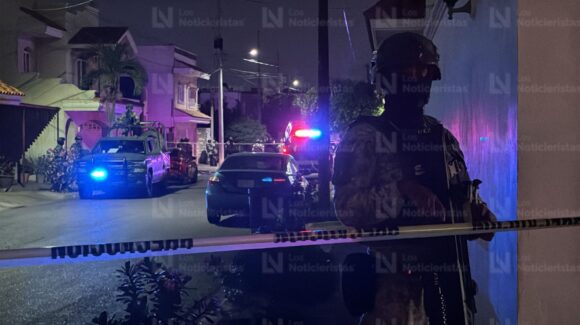 Atacan a balazos al conductor de un Nissan Versa en el sector Villas del Río en Culiacán, Sinaloa y fallece en el hospital
