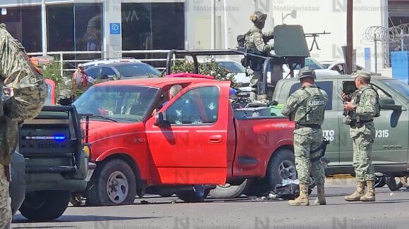 Atacan a balazos a conductor de camioneta frente al Mercado de Abastos de Culiacán, Sinaloa