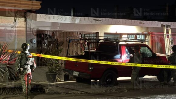 ¡Hay una mujer herida por esquirlas! Atacan a balazos un domicilio y tres carros en la colonia 21 de Marzo, en Culiacán