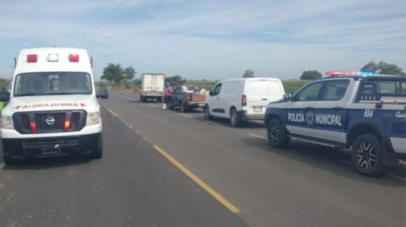Hombre murió al ser atropellado por un camión en la carretera México 2, en Guasave, Sinaloa