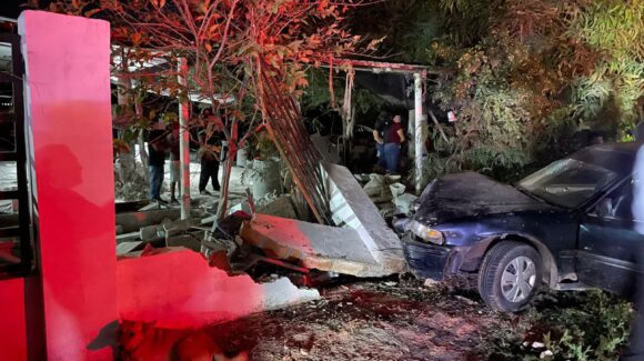 Choque contra barda deja un lesionado en la curva de El Varal, Guasave, Sinaloa