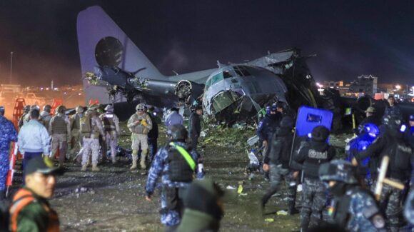 ¿Qué transportaba? Avión militar de Bolivia sufre aterrizaje fallido; hay al menos 15 fallecidos