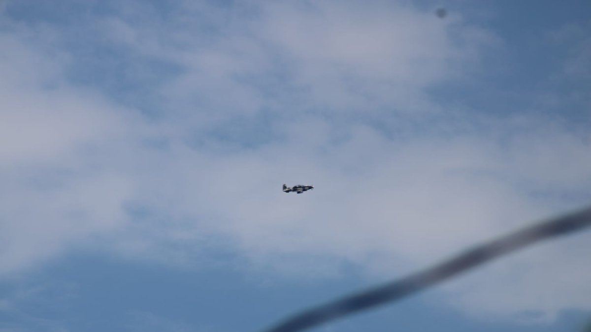 avion militar realiza patrullaje aereo en la sierra de concordia