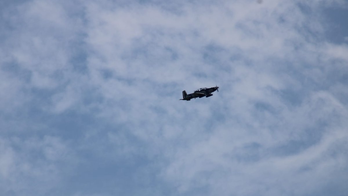 avion militar realiza patrullaje aereo en sierra de concordia