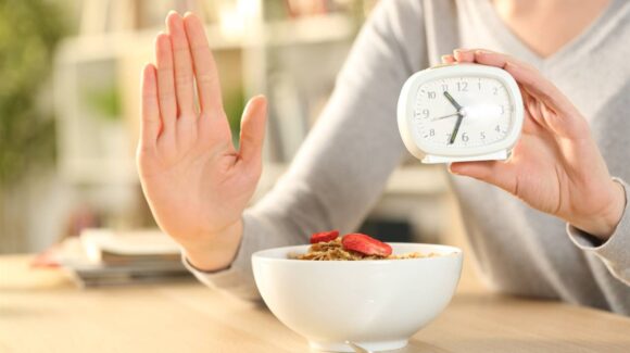 ¿Ayunar o desayunar? Issste te orienta cuál opción te conviene dependiendo de tu salud