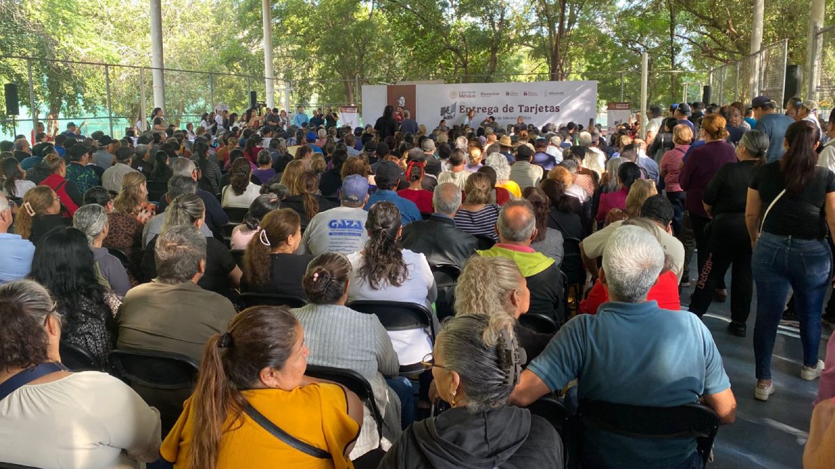 bienestar y ayuntamiento de culiacan entregan tarjetas de apoyos sociales asisten