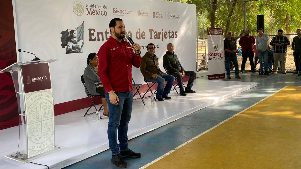 bienestar y ayuntamiento de culiacan entregan tarjetas de apoyos sociales joven