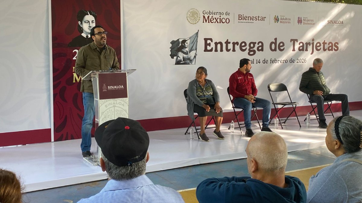 bienestar y ayuntamiento de culiacan entregan tarjetas de apoyos sociales