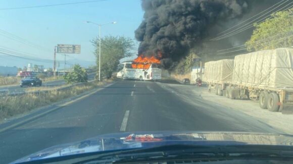 Bloqueos y enfrentamientos en Jalisco tras operativo federal en Tapalpa