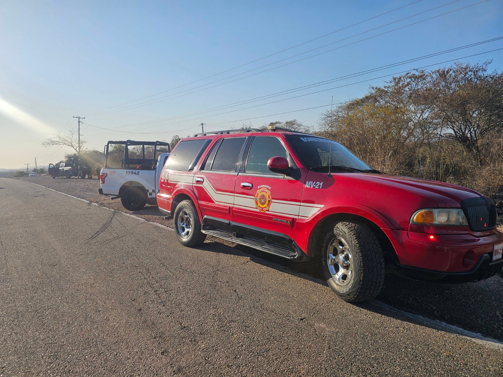 Bomberos controlan incendios tras bloqueos en Villa Unión, Mazatlán