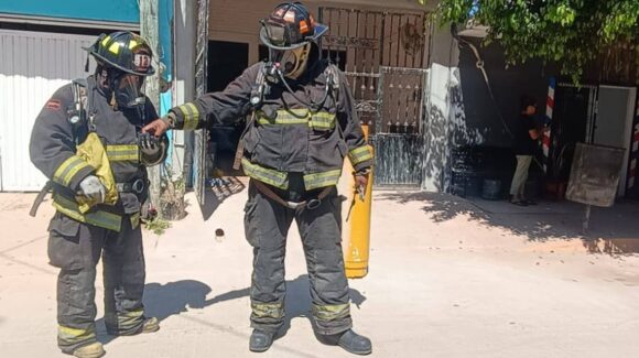 Perrito derriba cilindro y provoca fuga de gas en Santa Fe; bomberos evitan tragedia en Mazatlán, Sinaloa
