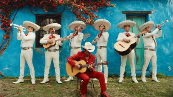 ¡‘Jaló’ al mariachi! Bruno Mars lanza videoclip inspirado en tradiciones mexicanas