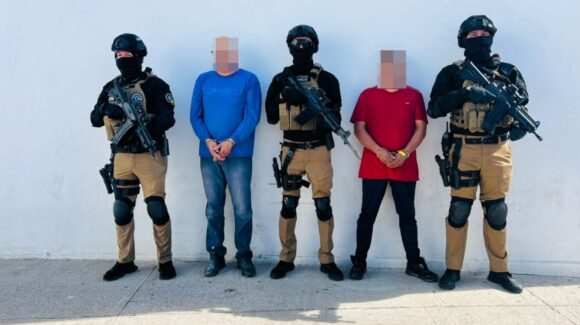 Caen en Mazatlán, Sinaloa policías acusados de secuestro en Edomex; en lugar de auxiliar a conductor accidentado, lo ‘levantaron’