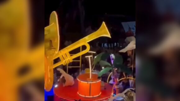 Aldo De Nigris sufre caída en pleno desfile del Carnaval de Mazatlán 2026