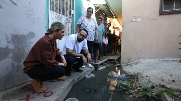 Vivían entre la peste y enfermedades; arranca Ayuntamiento de Mazatlán, Sinaloa rehabilitación sanitarios el Callejón Ibarra