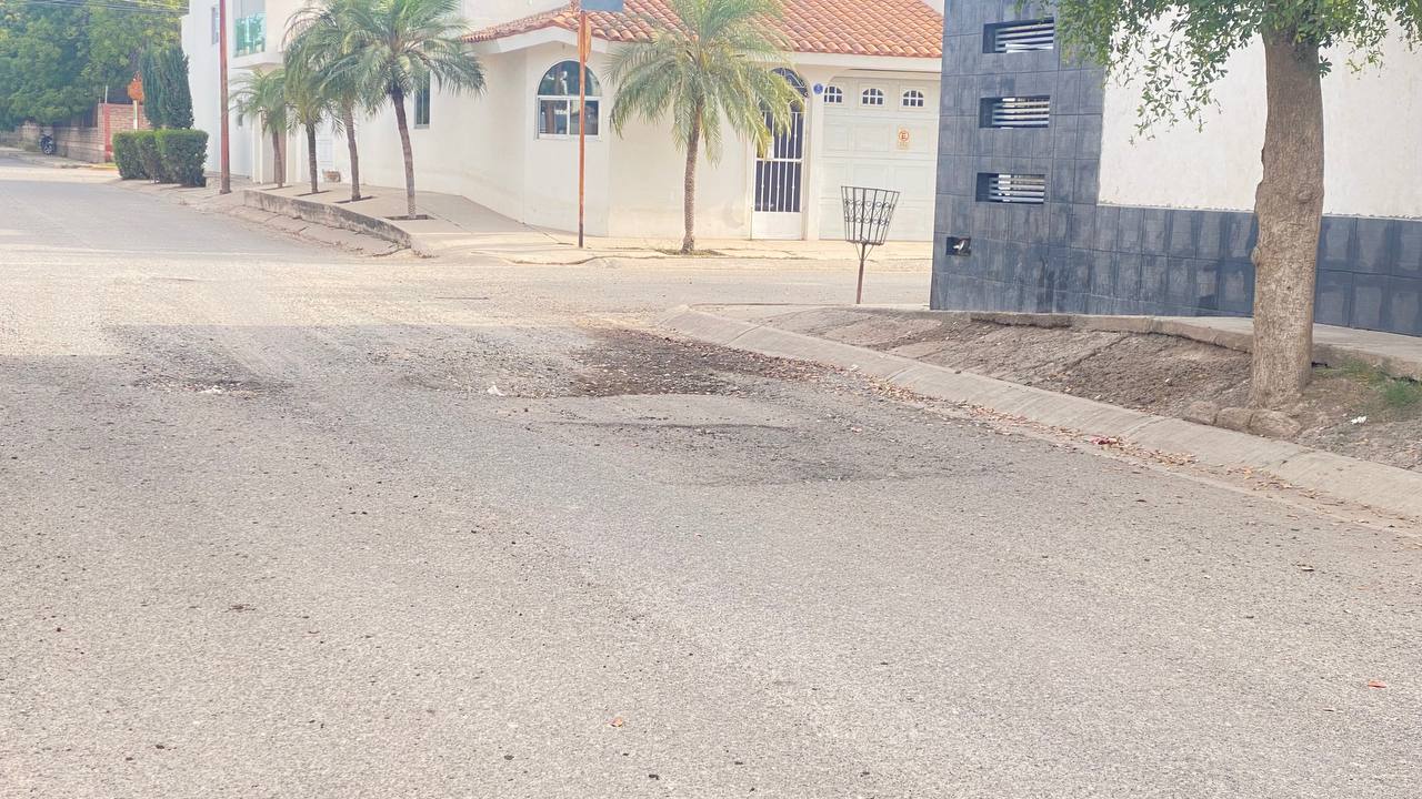 Calle dañada de Guasave