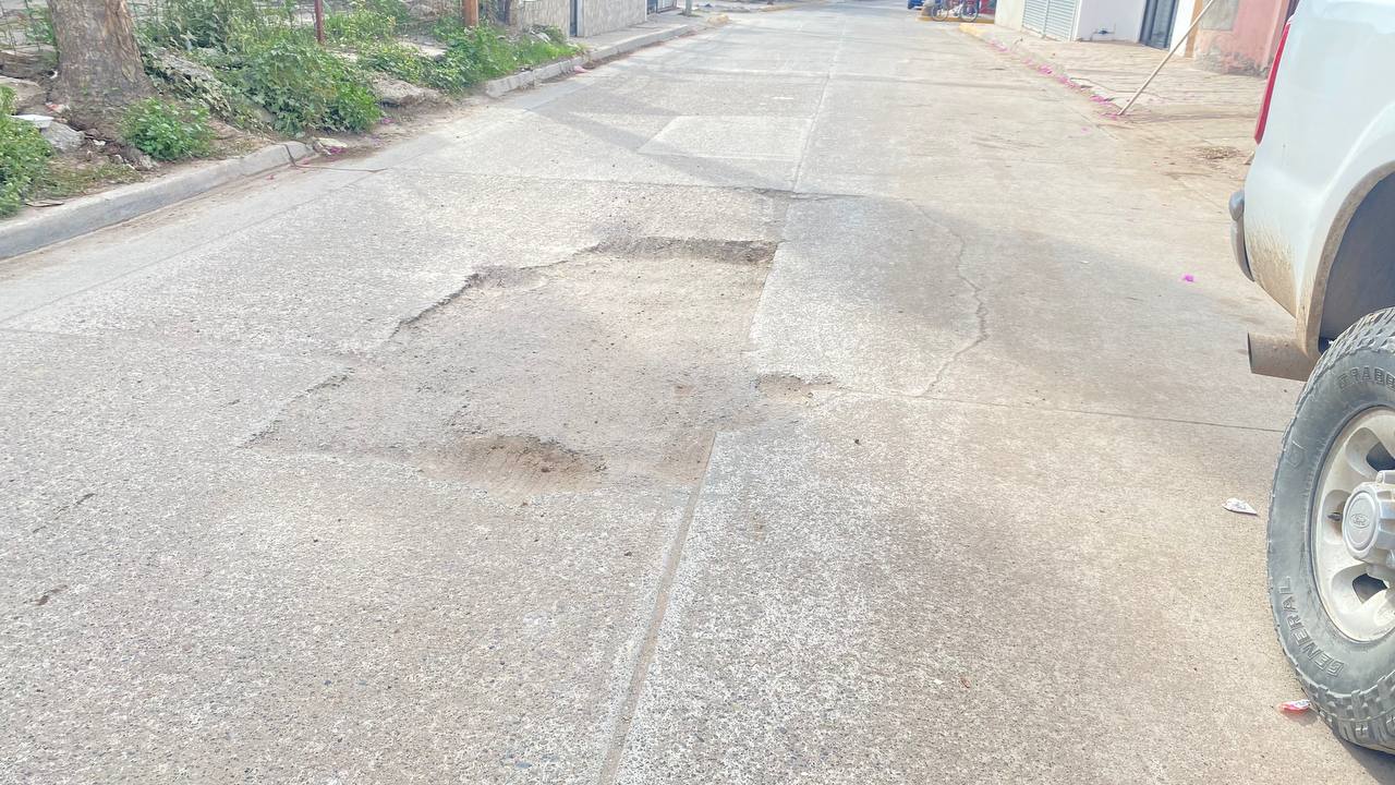 Calle dañada de Guasave