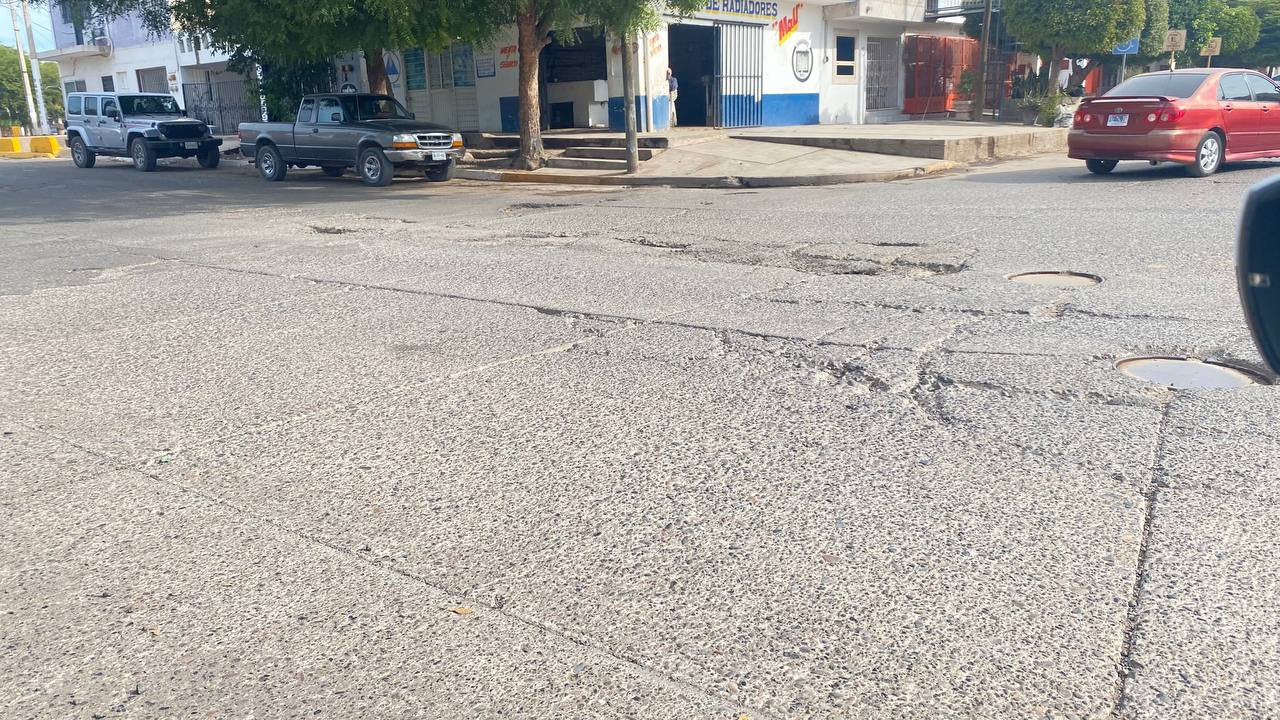 Calle dañada de Guasave