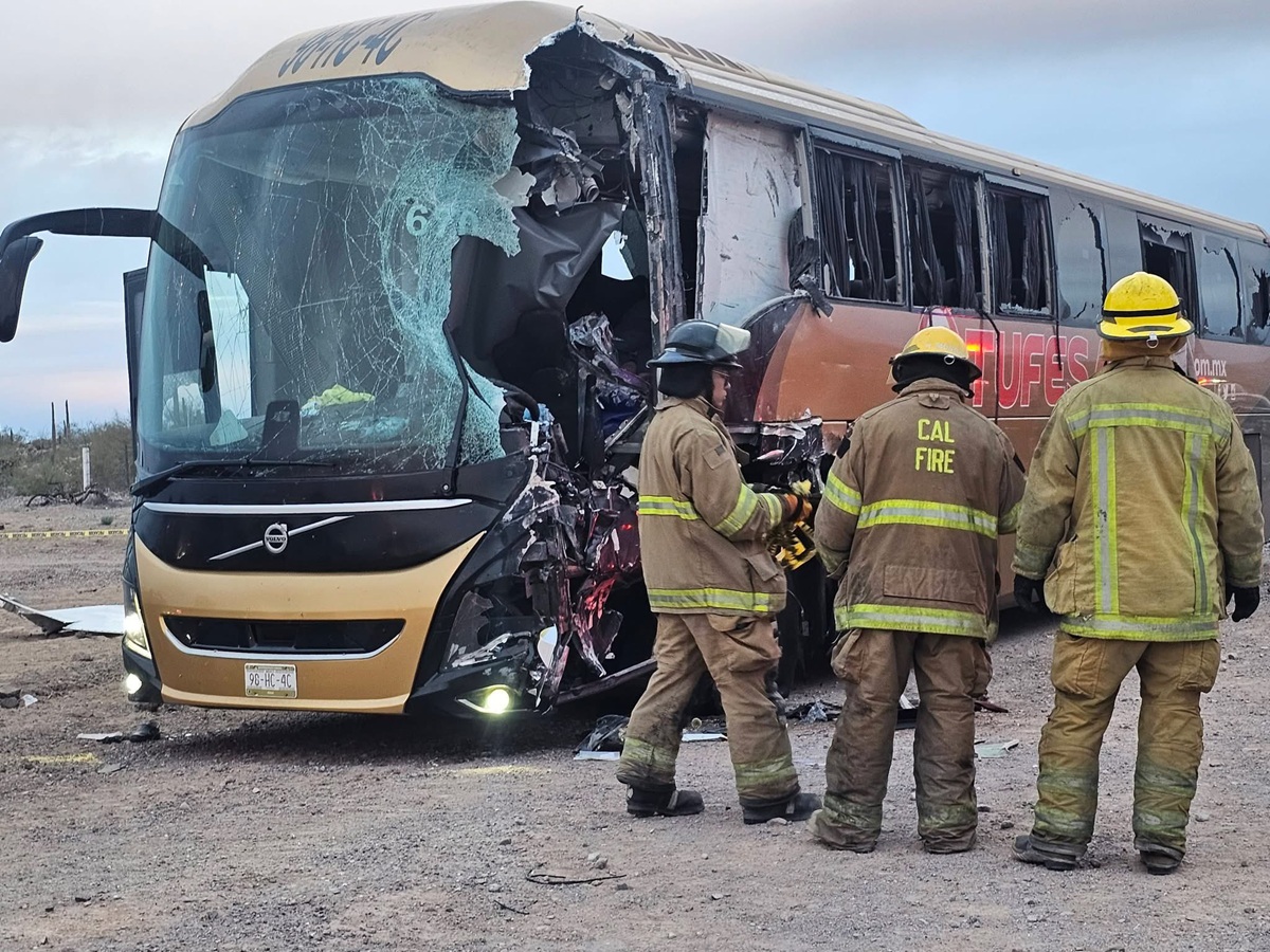 Camión accidentado en carretera de Sonora