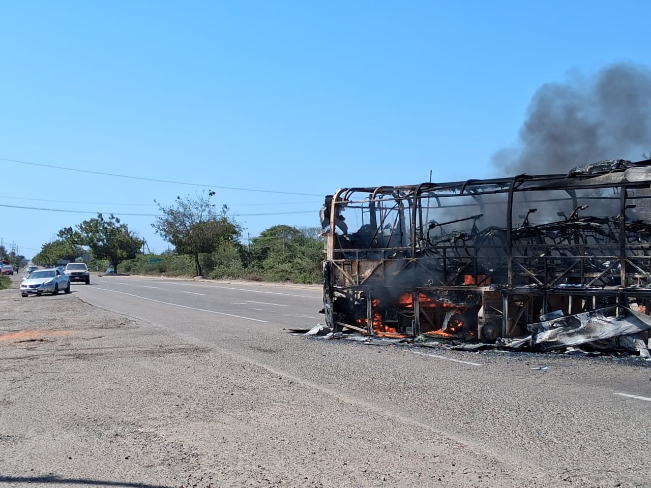 camion quemado en villa union en mazatlan