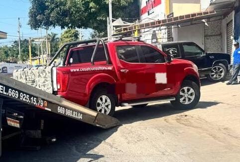 Localizan y aseguran camioneta con reporte de robo en la colonia Tierra y Libertad en Mazatlán, Sinaloa