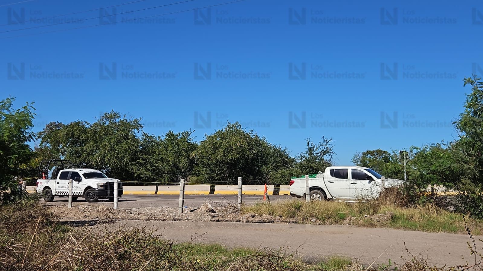 Hallan cuerpos en camioneta abandonada en San Pedro, Navolato