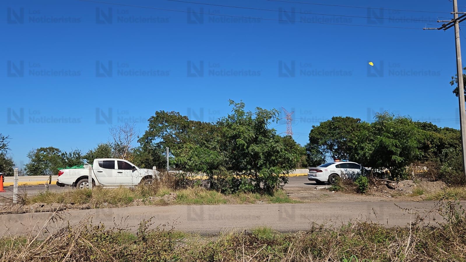 Hallan cuerpos en camioneta abandonada en San Pedro, Navolato