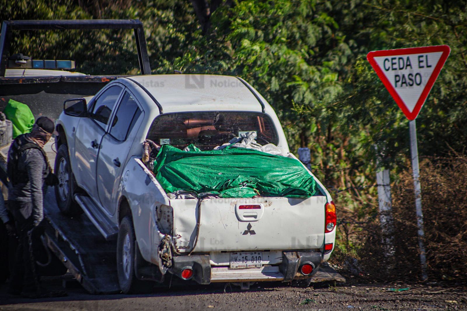 Eran 5 los cuerpos hallados en camioneta en la autopista Benito Juárez, en San Pedro, Navolato