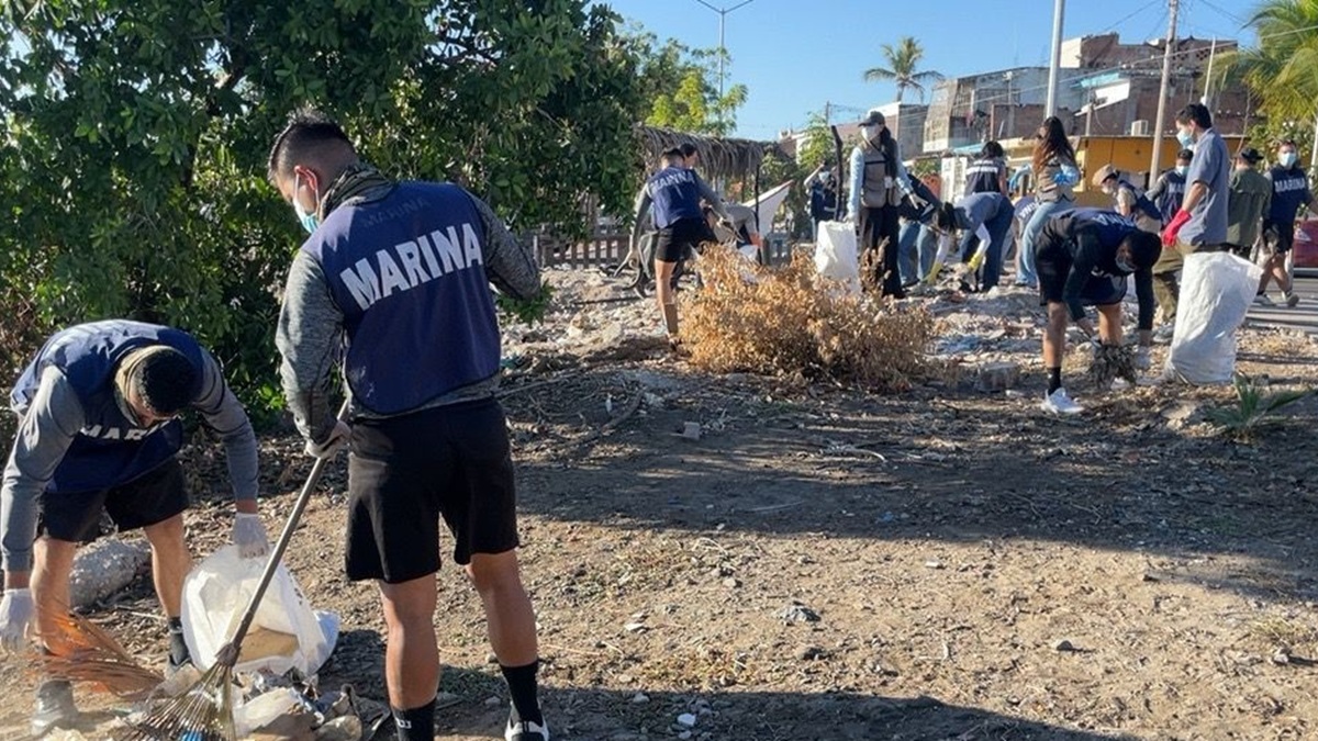 Campaña de limpieza en el Esterio de Infiernillo, en Mazatlán