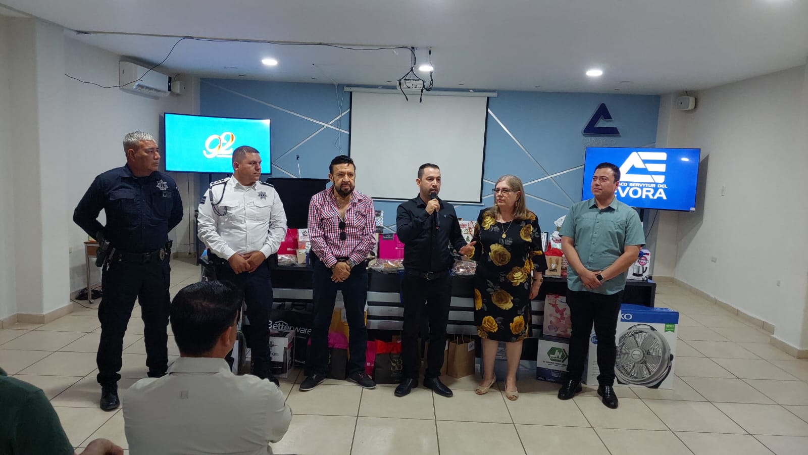 Canaco da regalos a Tránsito Municipal de Salvador Alvarado