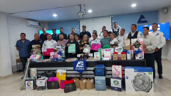 Por primera vez, Canaco entrega más de 70 regalos a Tránsito Municipal por su día en Salvador Alvarado