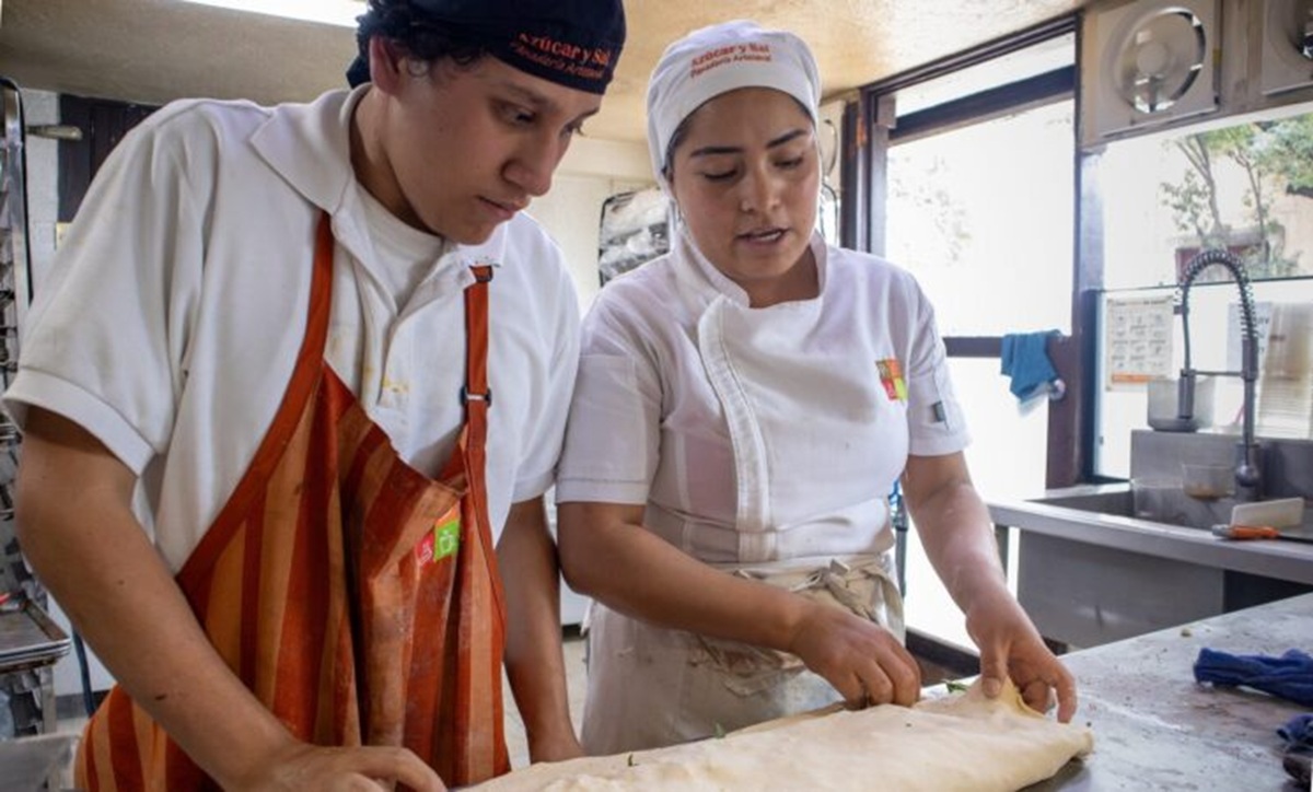 Capacitación en cocina de aprendiz de 'Jóvenes Construyendo el Futuro'
