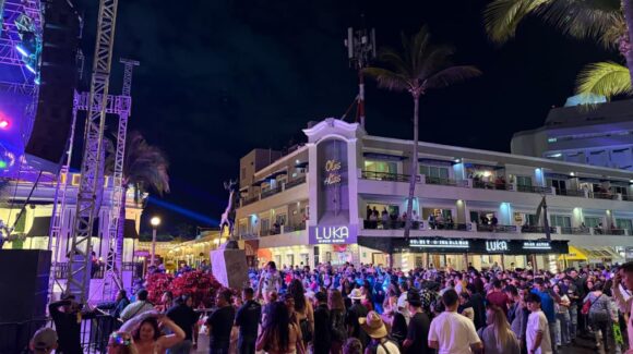 Arriba de 33 mil personas, la asistencia en el segundo día del Carnaval en Mazatlán, Sinaloa 2026