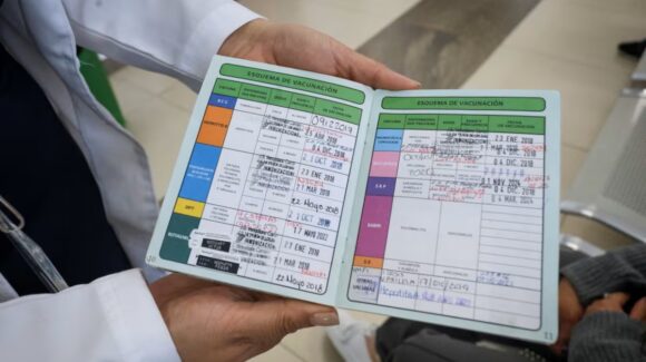 Sarampión | ¿No encuentras tu cartilla de salud? Reimprímela a través de los medios digitales del IMSS