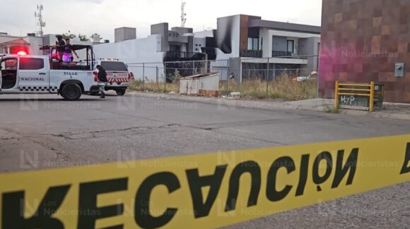 Revientan residencia y le prenden fuego en el Tres Ríos de Culiacán, Sinaloa