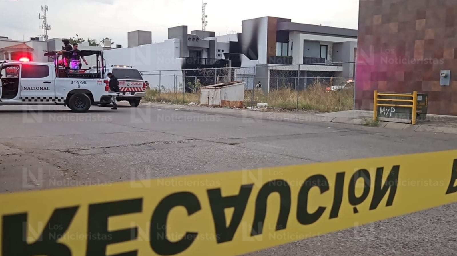 Casa reventada e incendiada en Alameda Residencial en Culiacán
