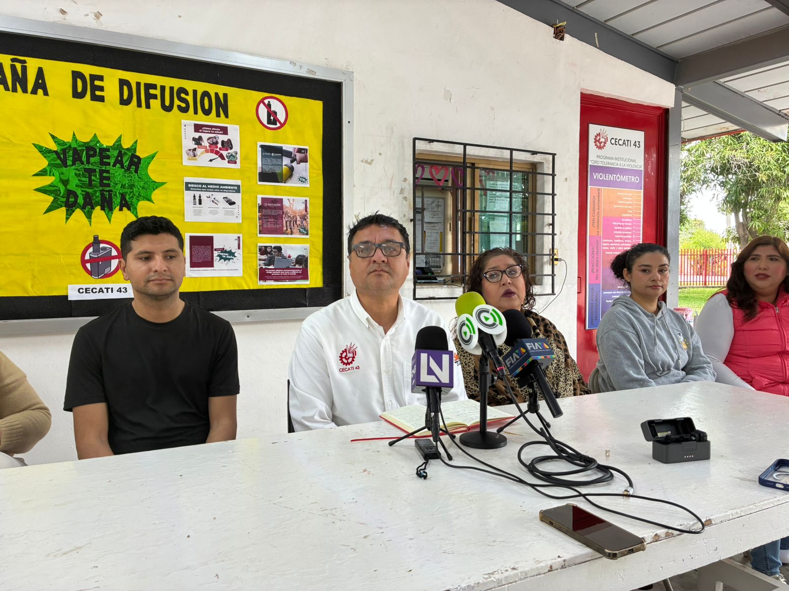 Trabajadores del Centro de Capacitación para el Trabajo Industrial No. 43 (Cecati 43)