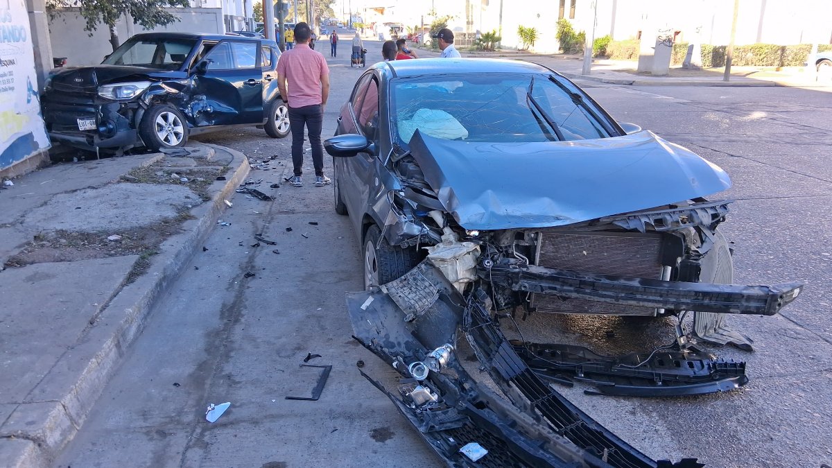 choque entre dos vehiculos en mazatlan