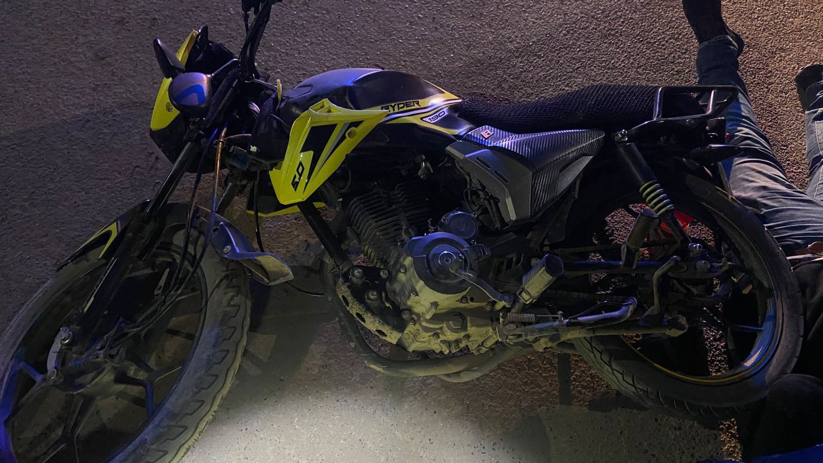 Choque entre moto y auto en Guasave, Sinaloa