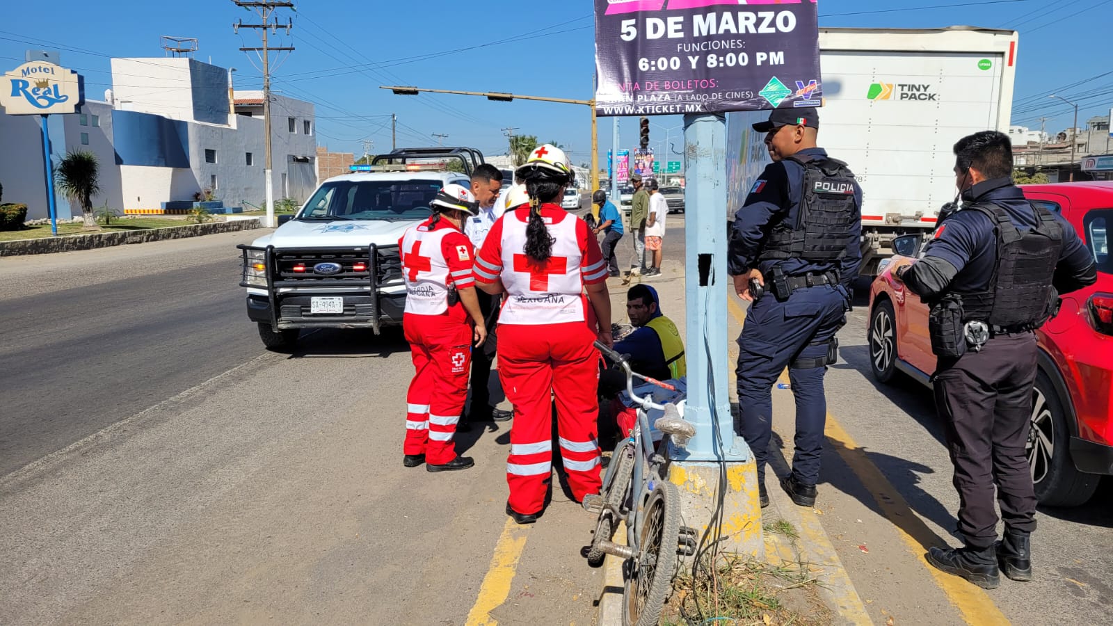 Ciclista resulta lesionado tras choque con motocicleta en Mazatlán
