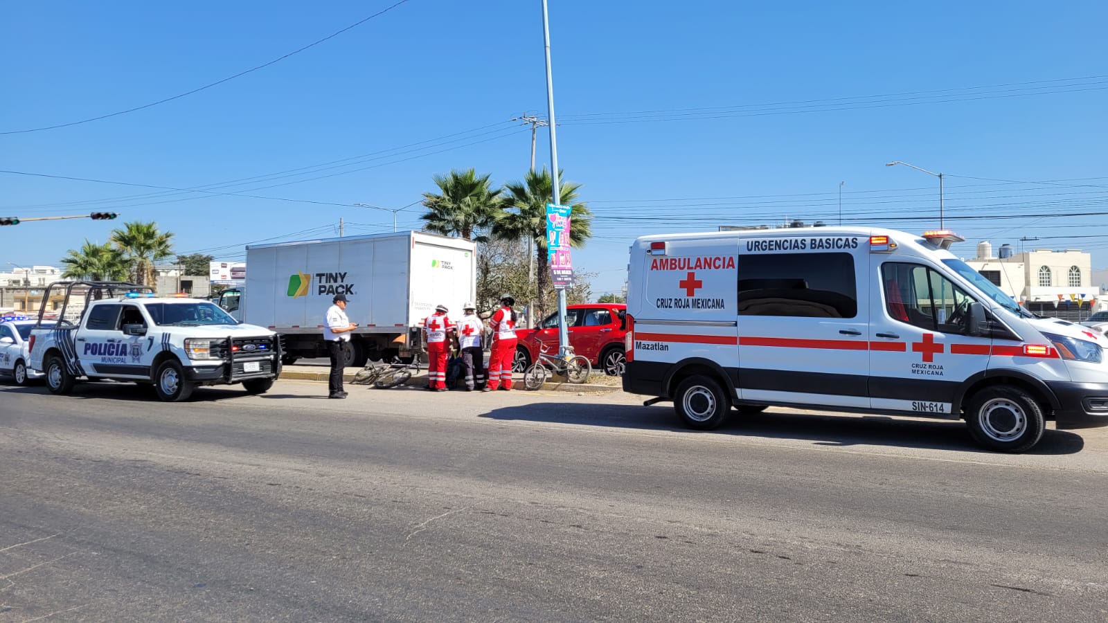 Ciclista resulta lesionado tras choque con motocicleta en Mazatlán