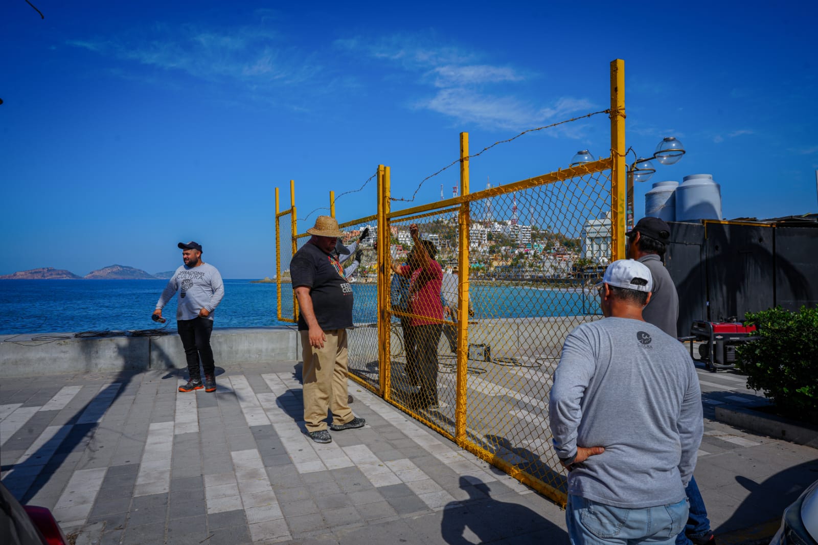 Colocan rejas para el Carnaval de Mazatlán 2026