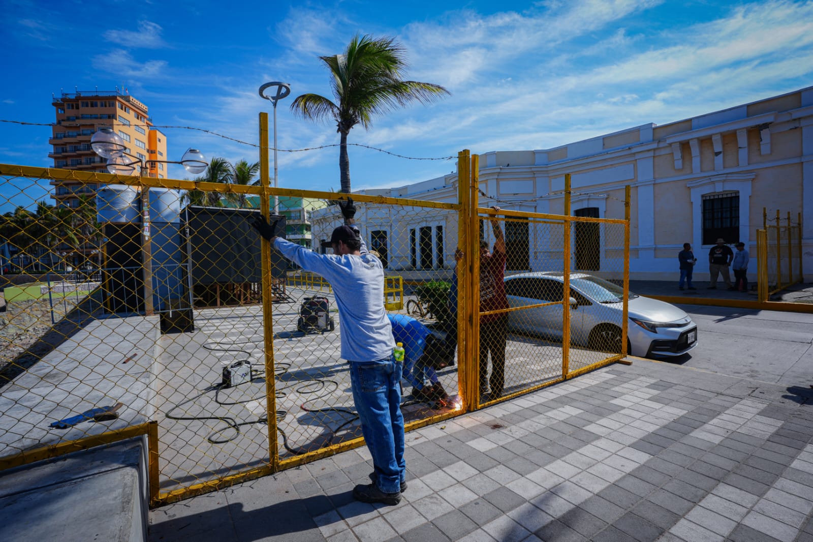 Colocan rejas para el Carnaval de Mazatlán 2026